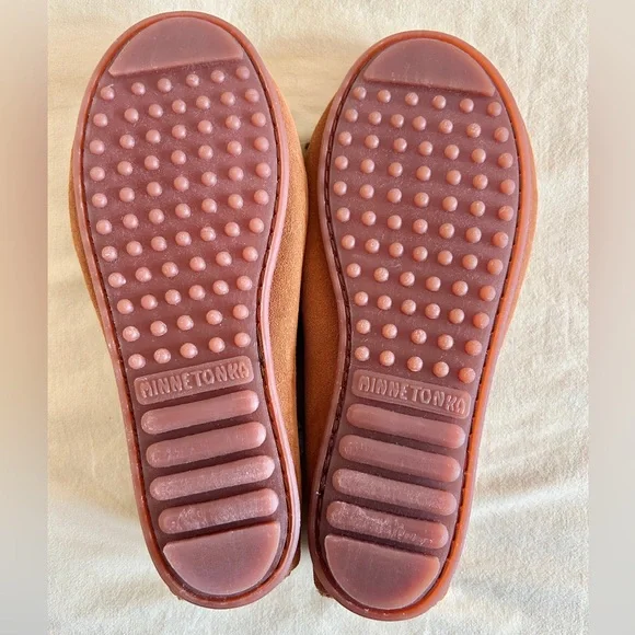 Kids brown genuine Minnetonka moccasins size 4 - Picture 2 of 5